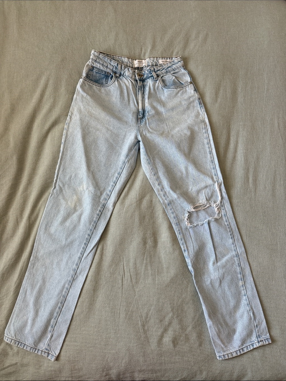 Cotton On Light Blue Straight-Leg Jeans with Knee Rip